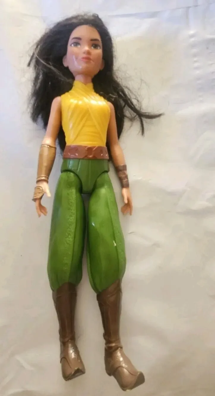 Disney Raya and the Last Dragon Raya Fashion Doll 11